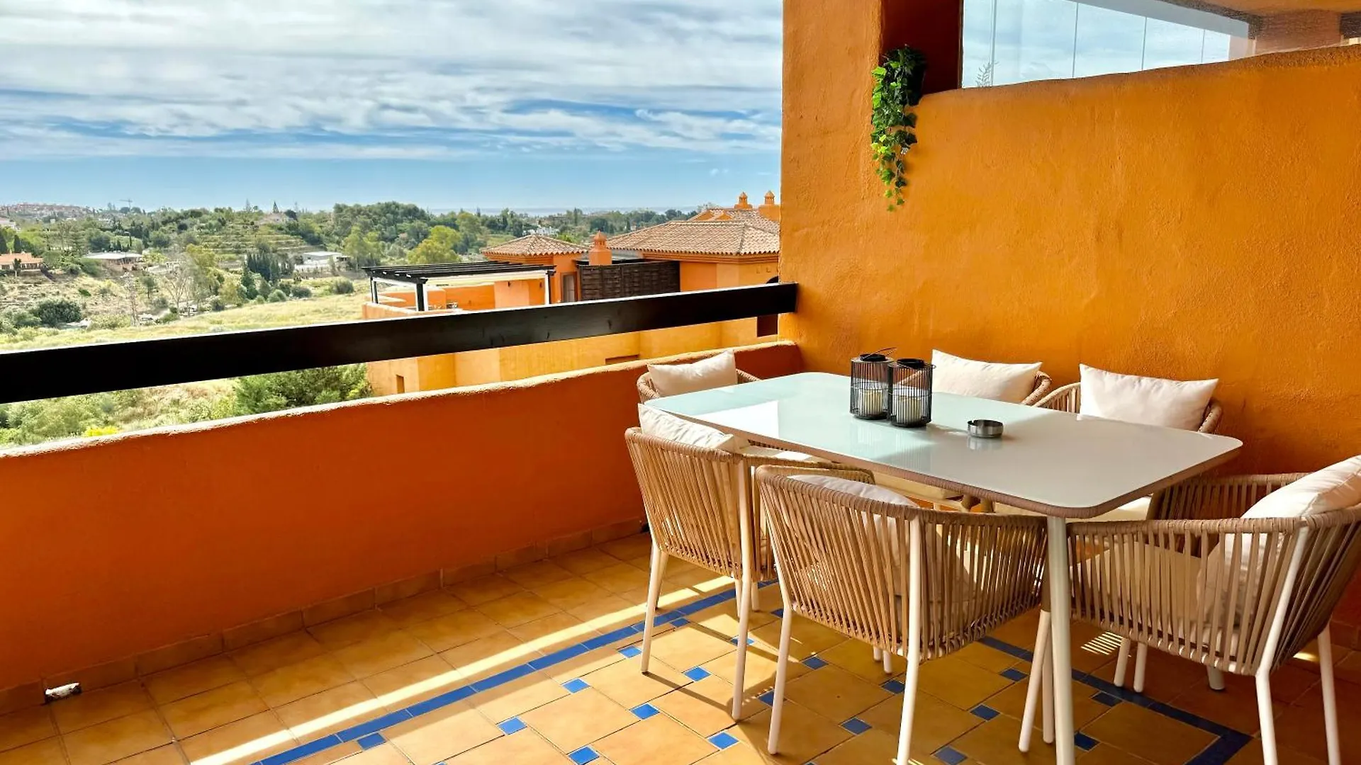 Piso De Lujo Totalmente Equipado A Estrenar Para 6 Estepona