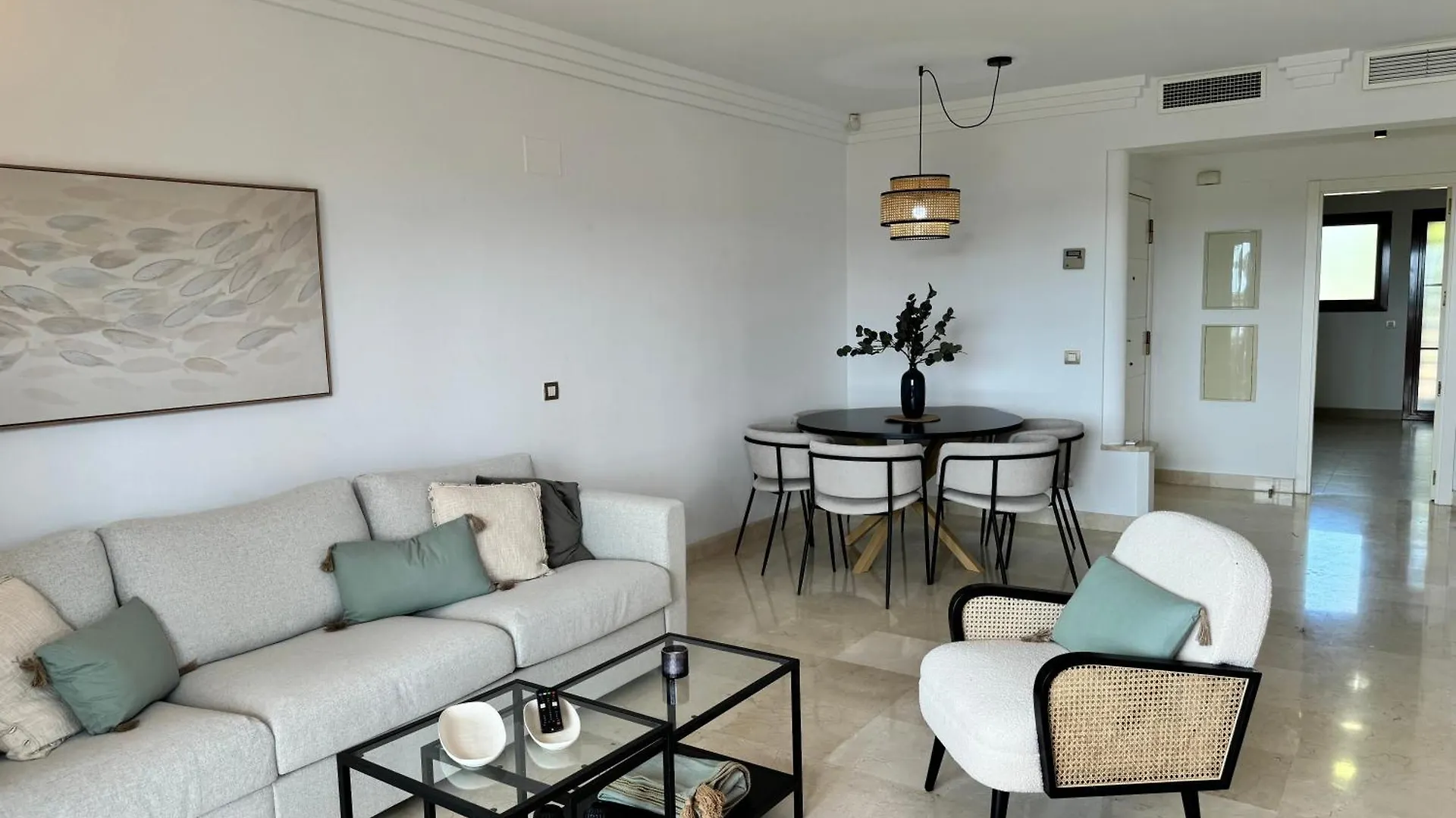 Piso De Lujo Totalmente Equipado A Estrenar Para 6 Estepona Spanien